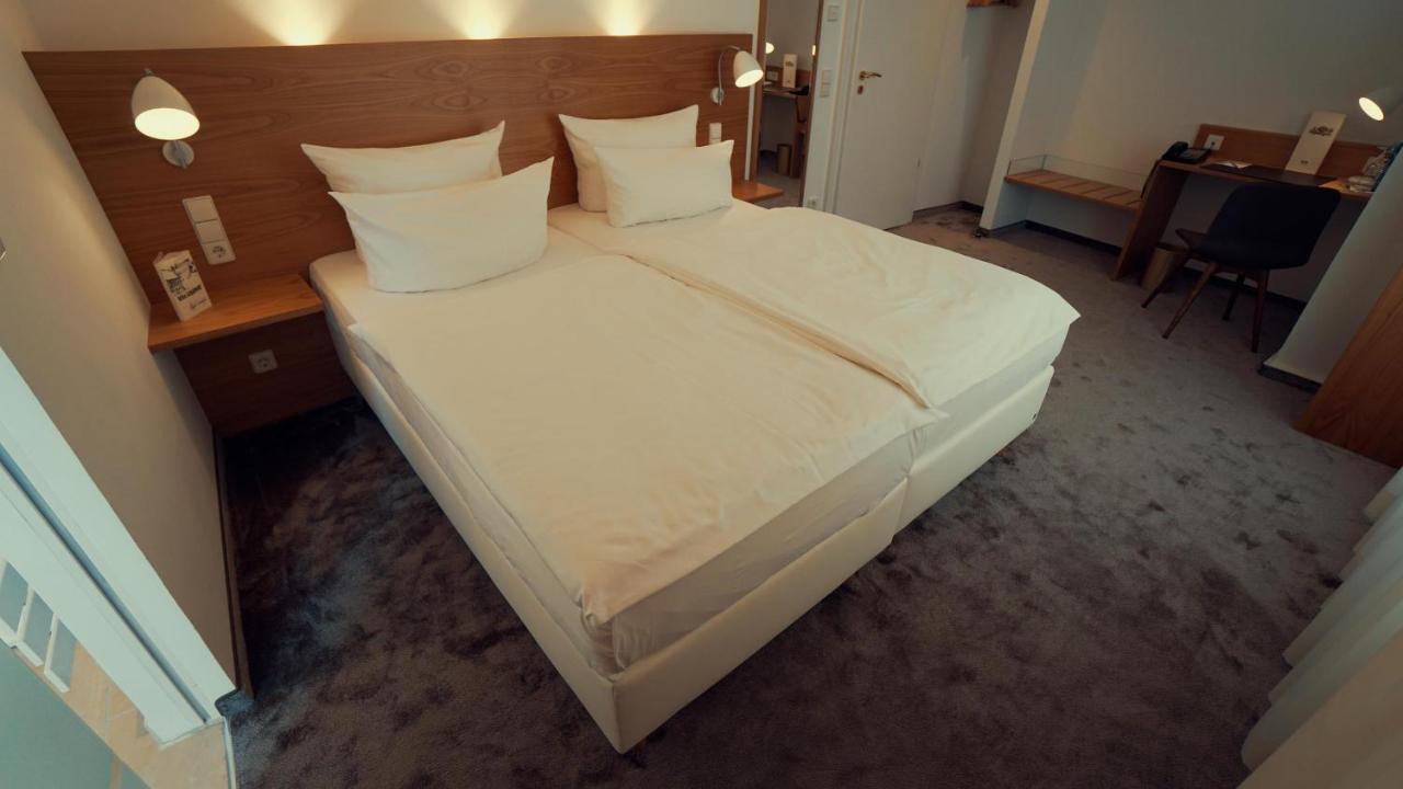 Hotel Adler Asperg ภายนอก รูปภาพ