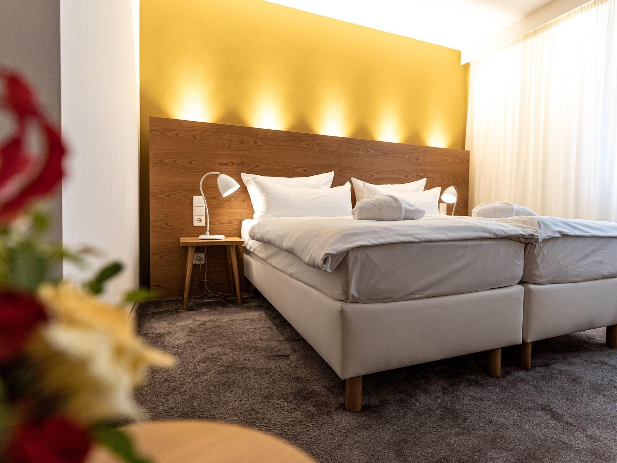 Hotel Adler Asperg ภายนอก รูปภาพ