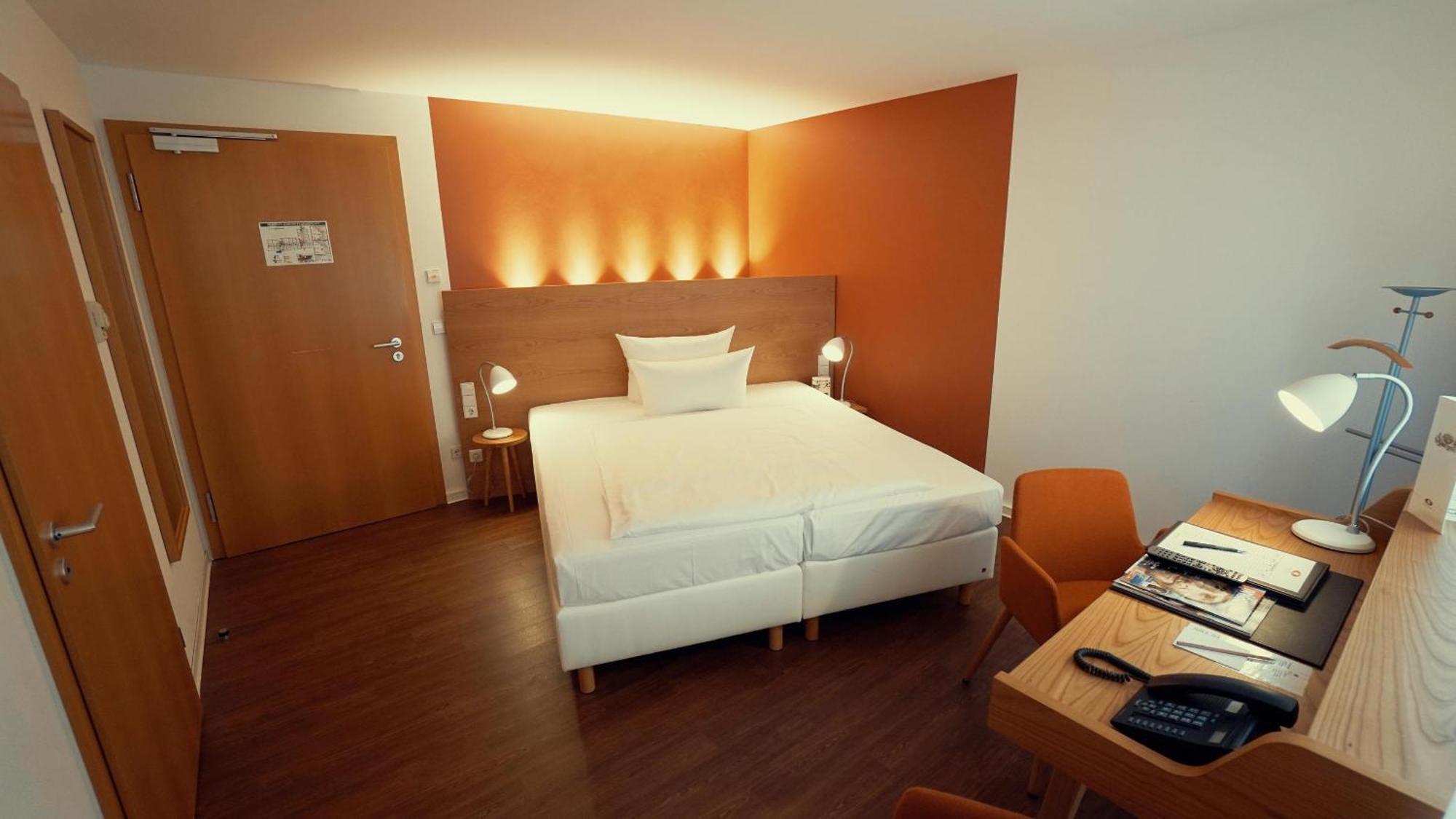 Hotel Adler Asperg ภายนอก รูปภาพ