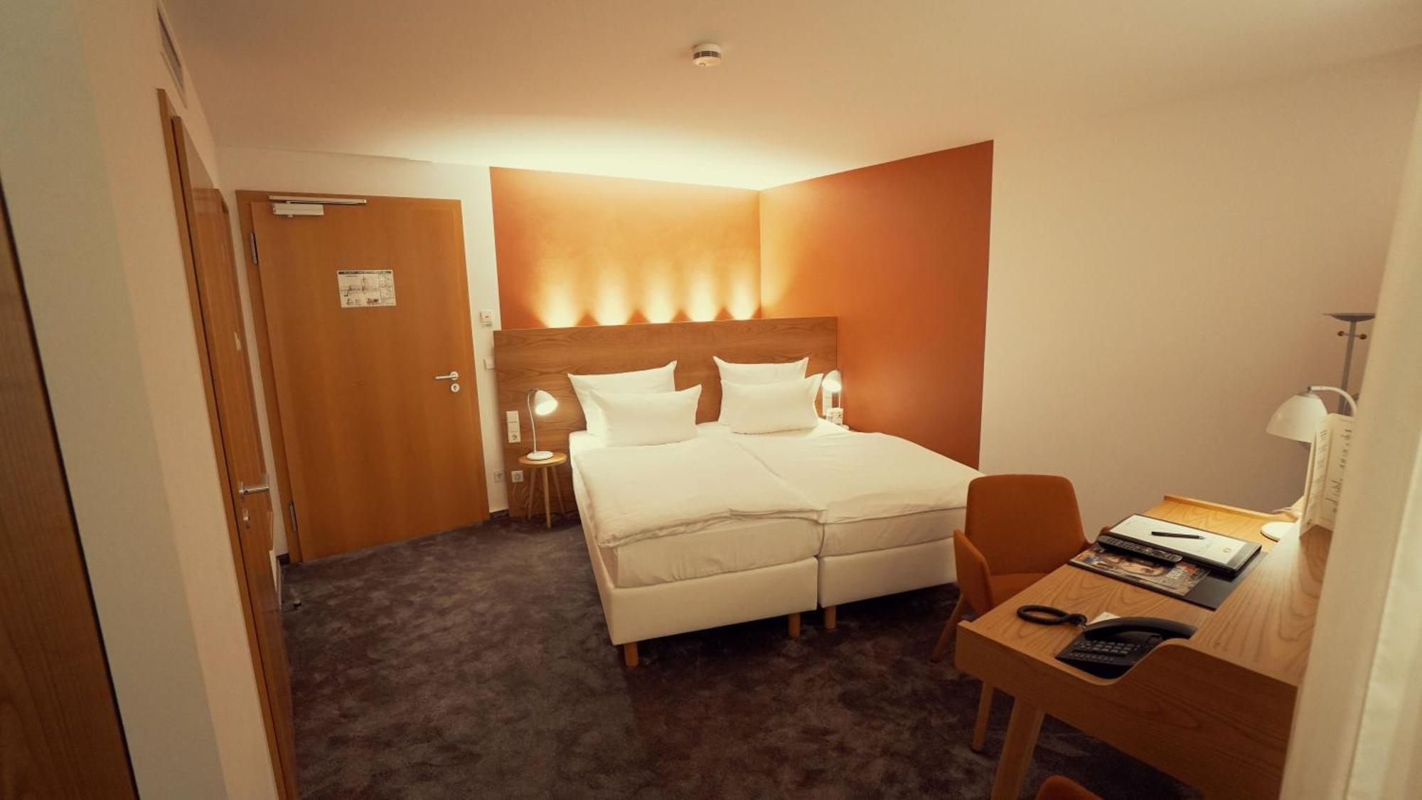 Hotel Adler Asperg ภายนอก รูปภาพ