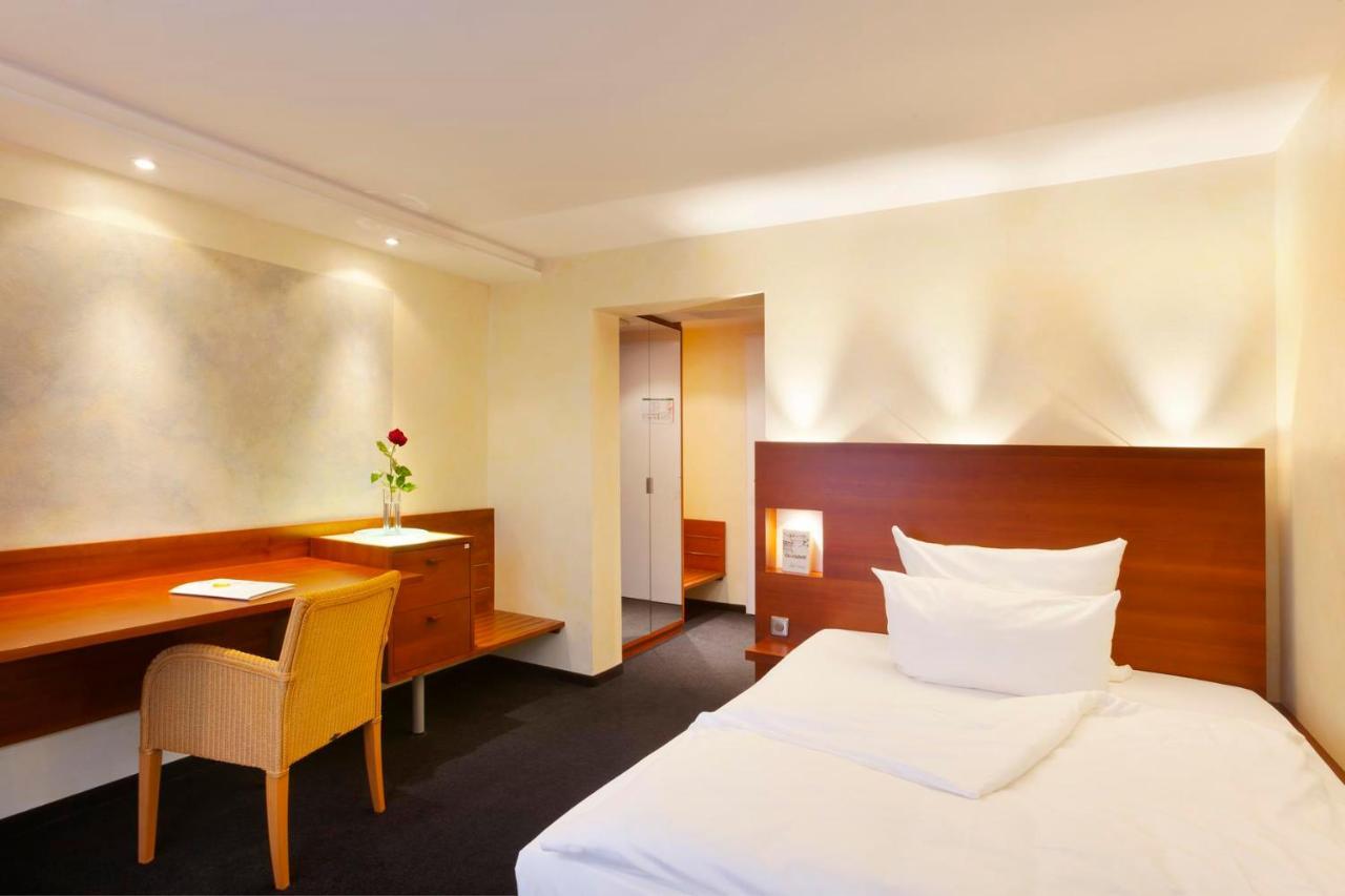 Hotel Adler Asperg ภายนอก รูปภาพ