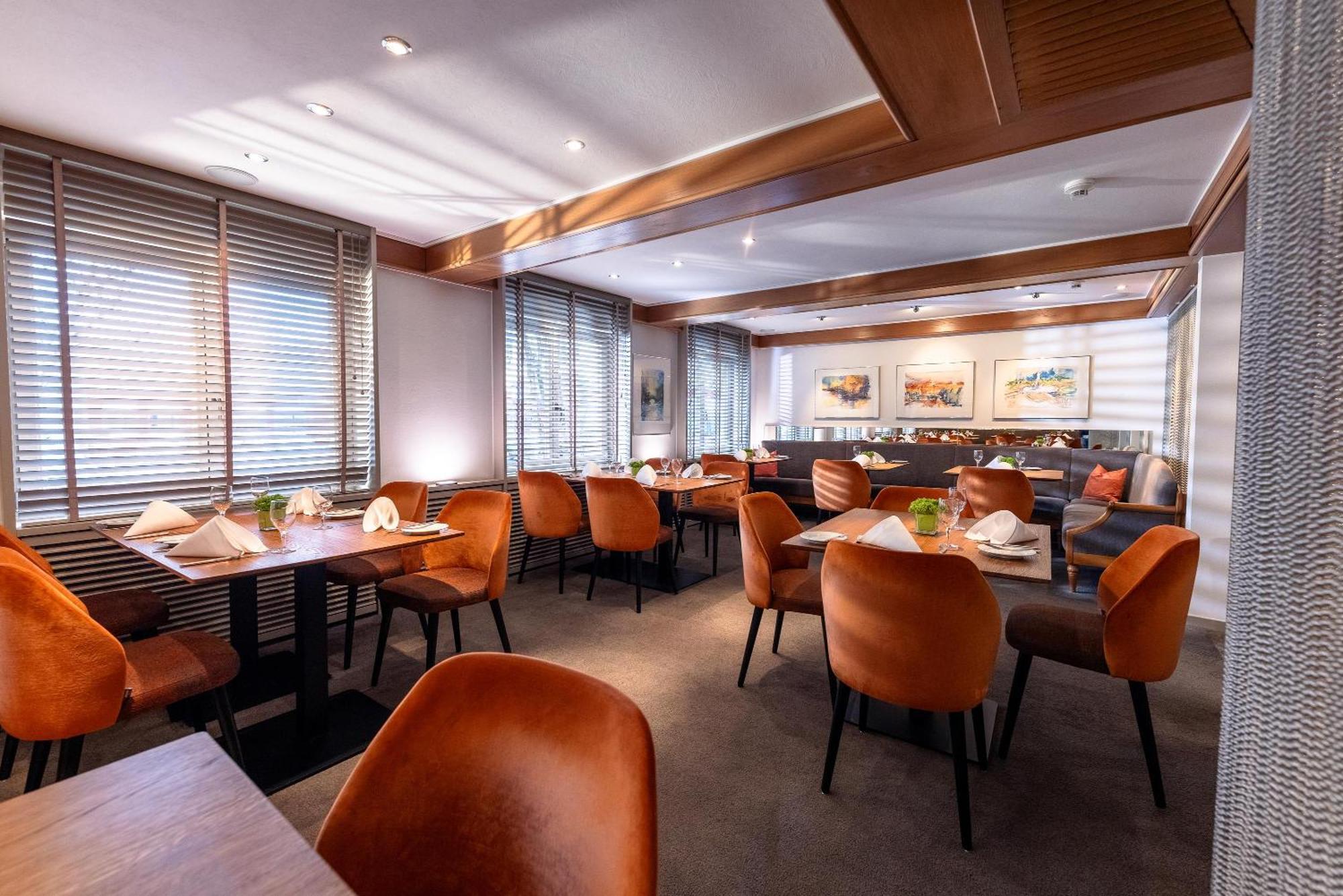 Hotel Adler Asperg ภายนอก รูปภาพ