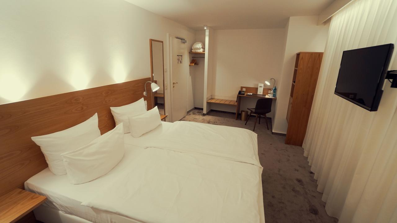 Hotel Adler Asperg ภายนอก รูปภาพ