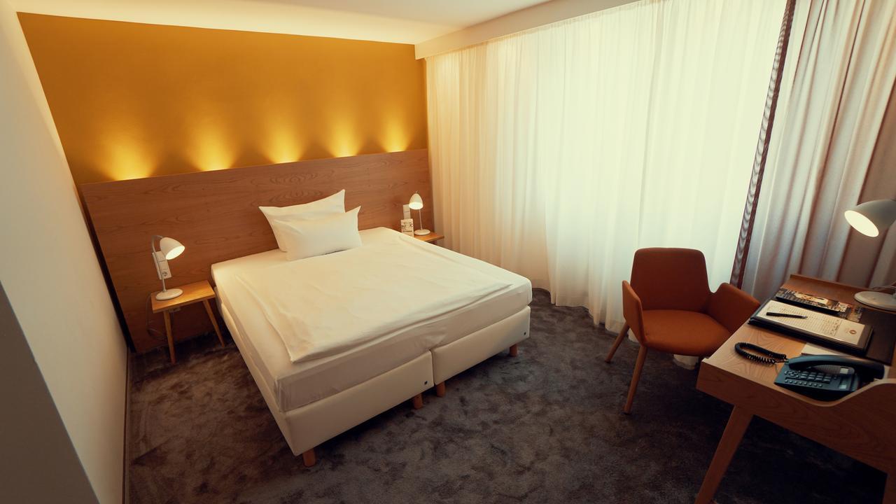 Hotel Adler Asperg ภายนอก รูปภาพ