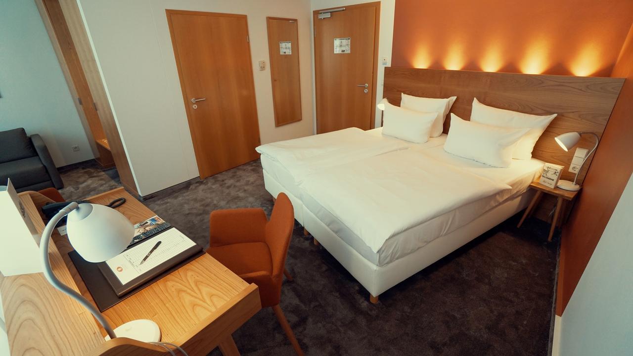 Hotel Adler Asperg ภายนอก รูปภาพ